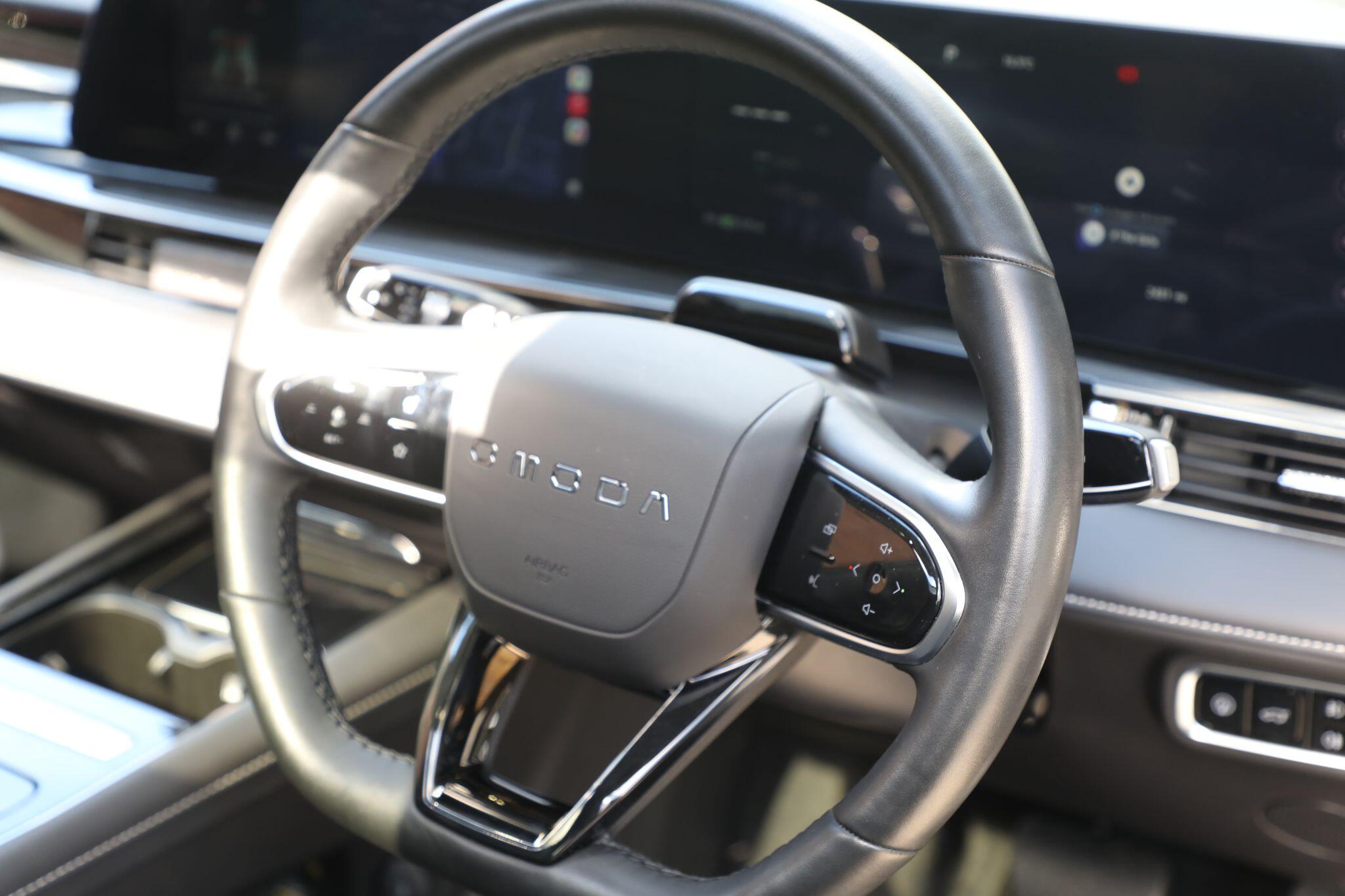Large vehicle image